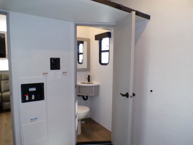 2026 Alliance RV 2026 Alliance RV Valor - thumbnail 50