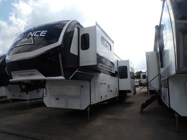 2026 Alliance RV 2026 Alliance RV Valor - thumbnail 3
