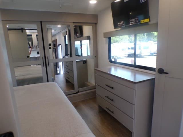 2026 Alliance RV 2026 Alliance RV Valor - thumbnail 41