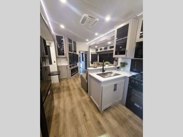 2026 Alliance RV 2026 Alliance RV Valor - thumbnail 6