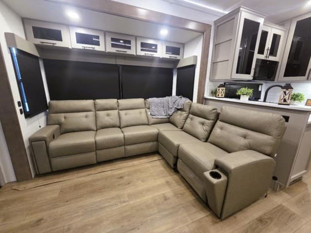 2026 Alliance RV 2026 Alliance RV Valor - thumbnail 9