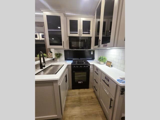 2026 Alliance RV 2026 Alliance RV Valor - thumbnail 10