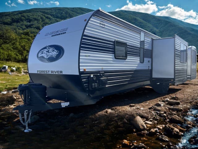 2025 Forest River 2025 Forest River Cherokee Wolf Den - thumbnail 4