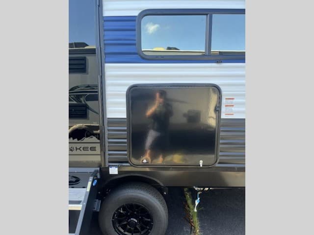 2025 Forest River 2025 Forest River Cherokee Wolf Den - thumbnail 8