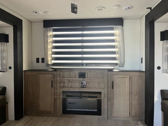 2025 Forest River 2025 Forest River Cherokee Wolf Den - thumbnail 11