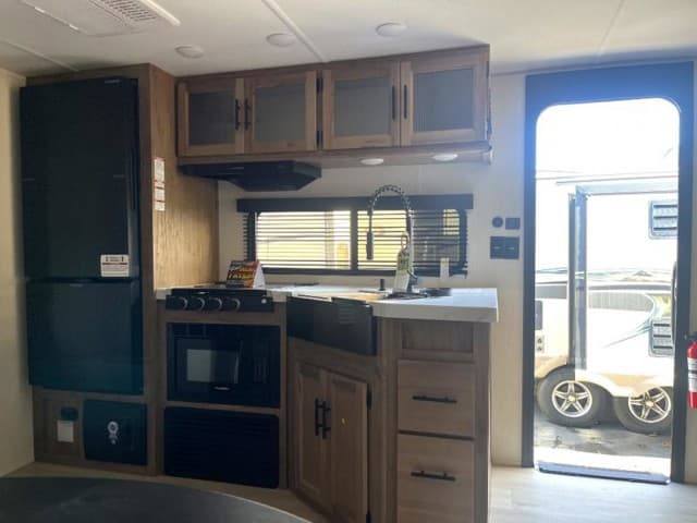 2025 Forest River 2025 Forest River Cherokee Wolf Den - thumbnail 17