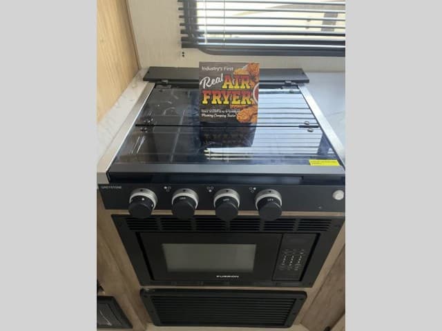 2025 Forest River 2025 Forest River Cherokee Wolf Den - thumbnail 19