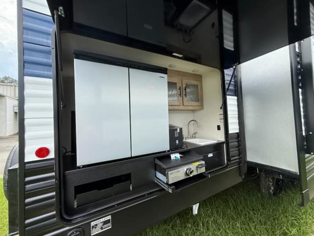 2026 Forest River 2026 Forest River Cherokee Wolf Den - thumbnail 5