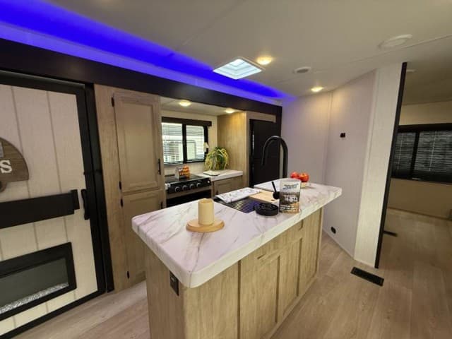 2026 Forest River 2026 Forest River Cherokee Wolf Den - thumbnail 10