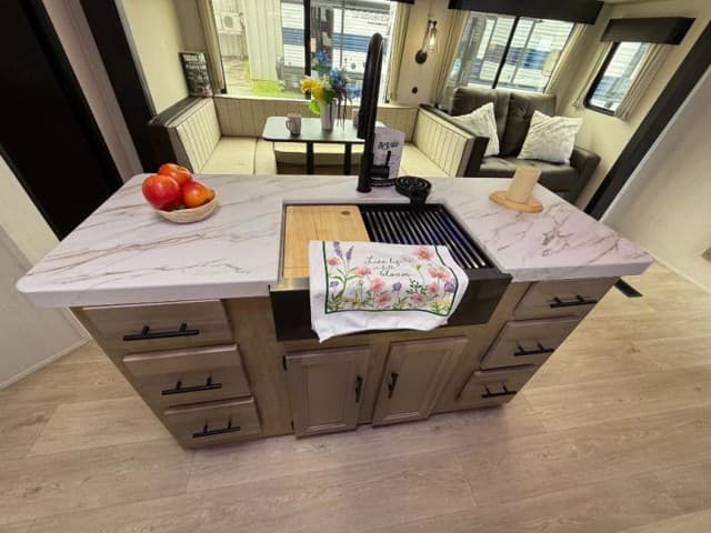 2026 Forest River 2026 Forest River Cherokee Wolf Den - thumbnail 15