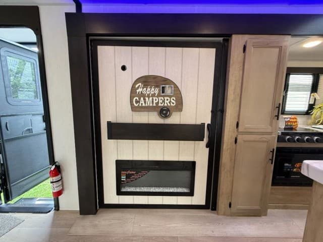 2026 Forest River 2026 Forest River Cherokee Wolf Den - thumbnail 20