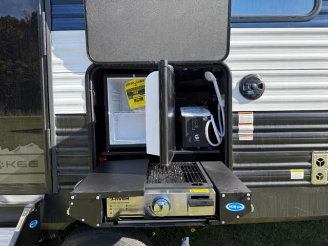 2026 Forest River 2026 Forest River Cherokee Wolf Den - thumbnail 5