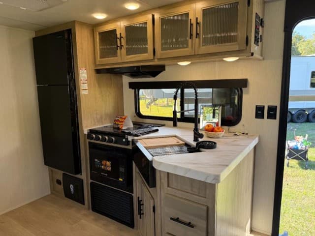 2026 Forest River 2026 Forest River Cherokee Wolf Den - thumbnail 8