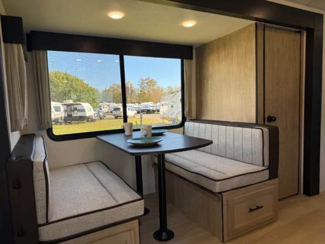 2026 Forest River 2026 Forest River Cherokee Wolf Den - thumbnail 15