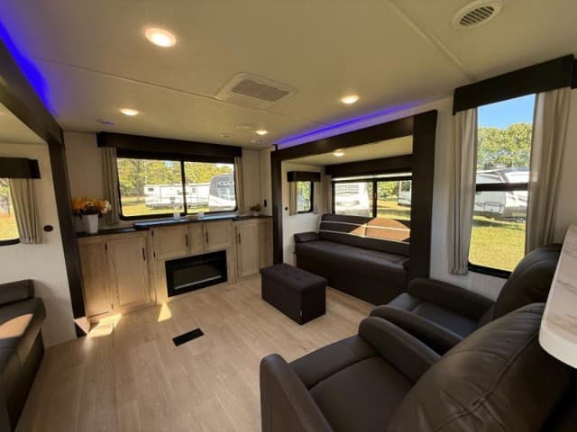 2026 Forest River 2026 Forest River Cherokee Wolf Den - thumbnail 19