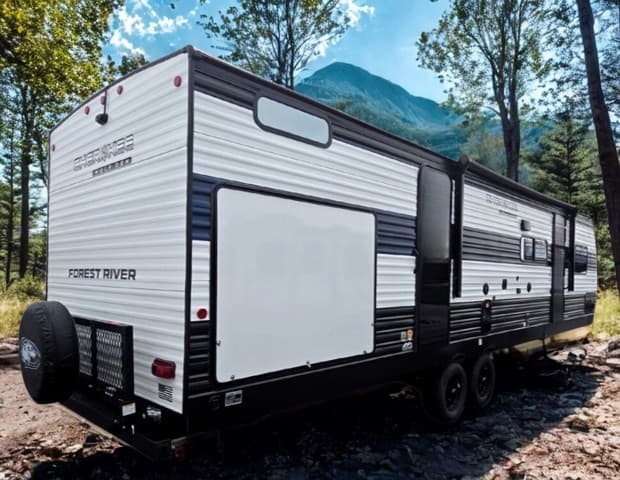 2026 Forest River 2026 Forest River Cherokee Wolf Den - thumbnail 3