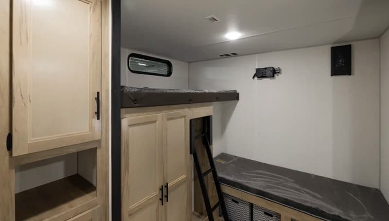 2026 Forest River 2026 Forest River Cherokee Wolf Den - thumbnail 8