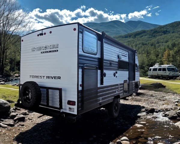 2026 Forest River 2026 Forest River Cherokee Wolf Pup - thumbnail 3