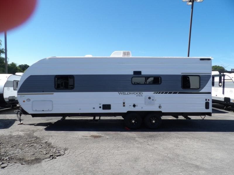 2026 Forest River 2026 Forest River Wildwood Fsx Toy Hauler - thumbnail 5