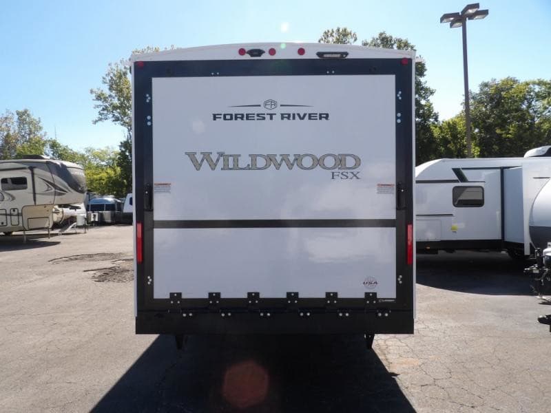 2026 Forest River 2026 Forest River Wildwood Fsx Toy Hauler - thumbnail 8