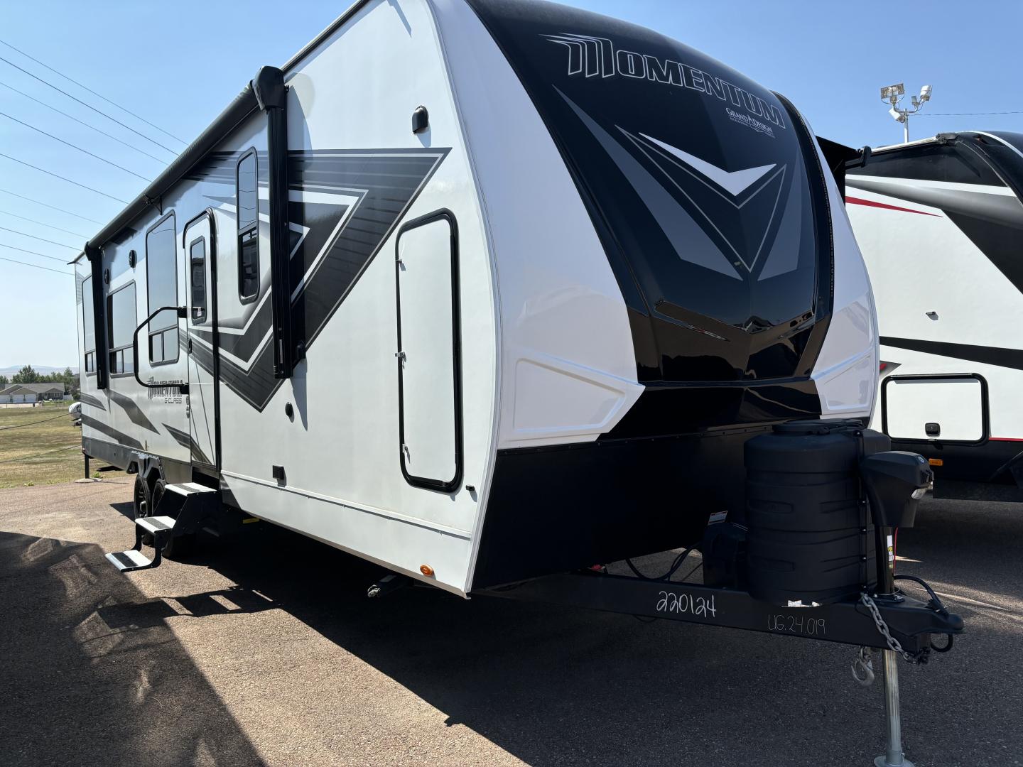 2024 Grand Design 2024 Grand Design Momentum - image 1