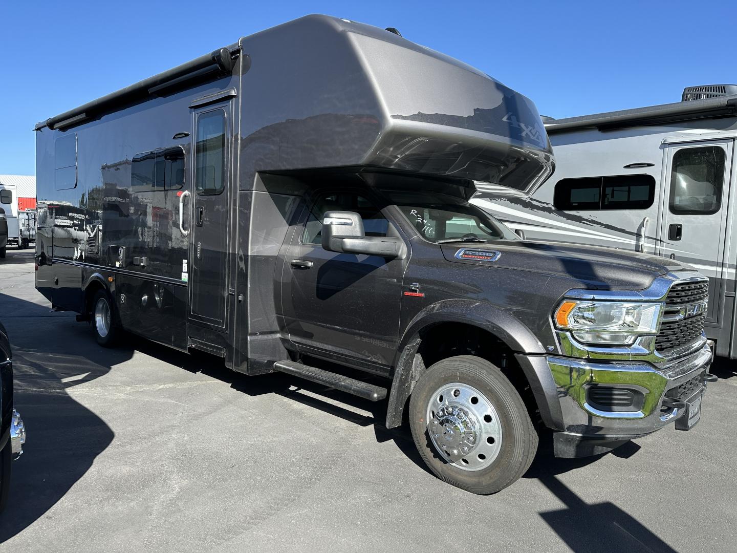 2025 Dynamax 2025 Dynamax Isata 5 - image 1