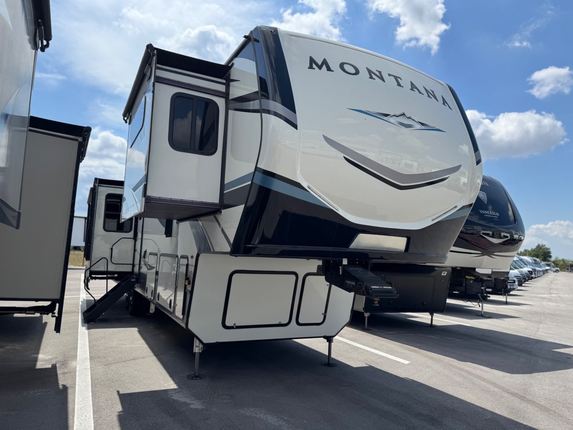 2021 KEYSTONE RV 2021 KEYSTONE RV MONTANA - image 1