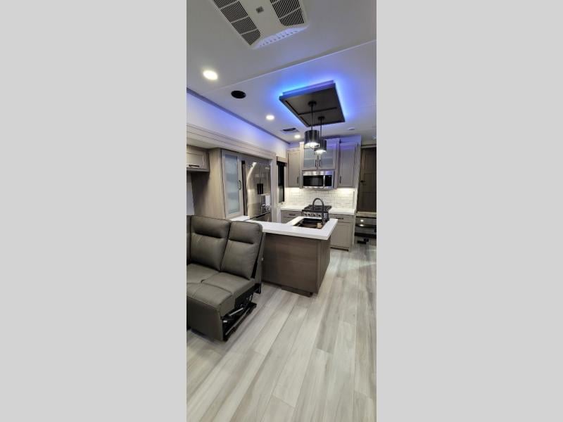 2025 Grand Design 2025 Grand Design Momentum M-Class - image 1