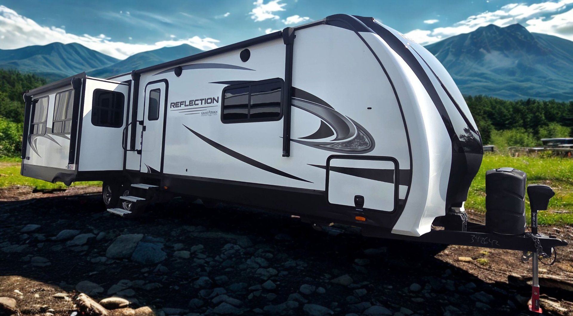 2022 Grand Design 2022 Grand Design Reflection - image 1