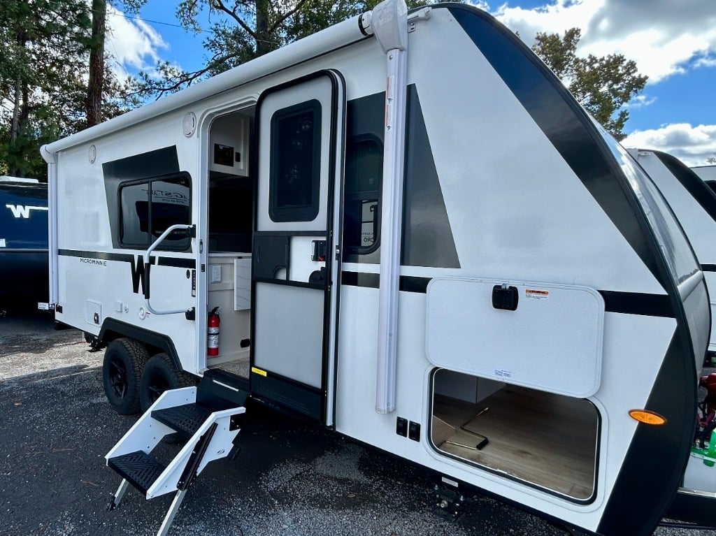 2026 Winnebago 2026 Winnebago Micro Minnie - image 1