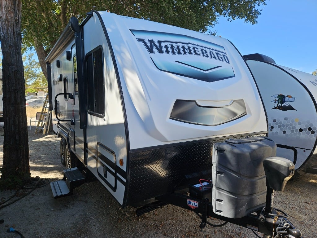 2021 Winnebago 2021 Winnebago Micro Minnie - image 1