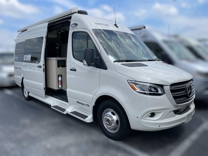 2025 Pleasure-Way 2025 Pleasure-Way Plateau - image 1