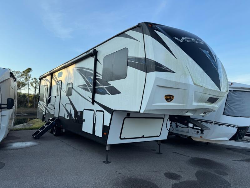 2019 Dutchmen 2019 Dutchmen Voltage - image 1