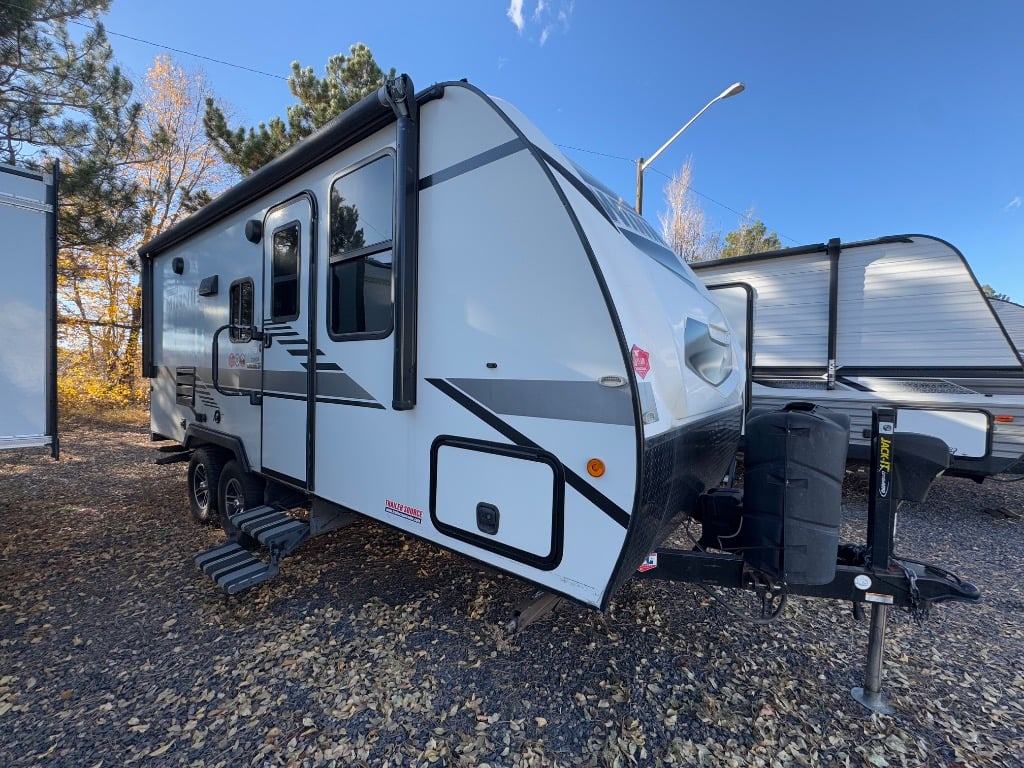 2021 Winnebago 2021 Winnebago Micro Minnie - image 1