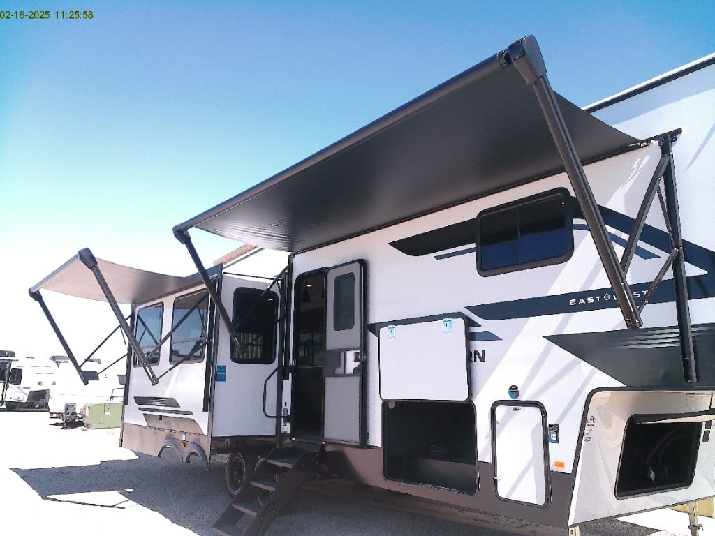 2026 EAST TO WEST 2026 EAST TO WEST Blackthorn - image 1