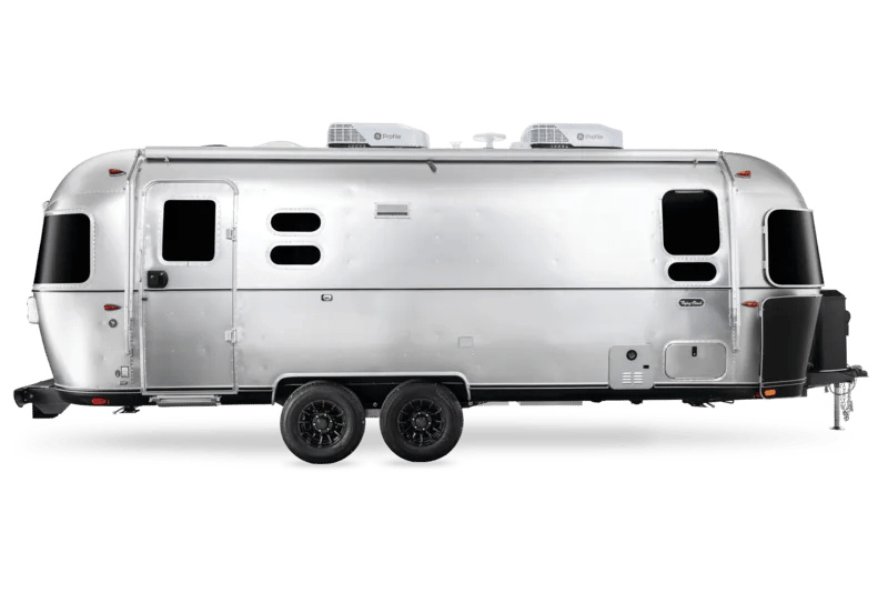 2025 Airstream Flying Cloud 25FB studio exterior — curbside