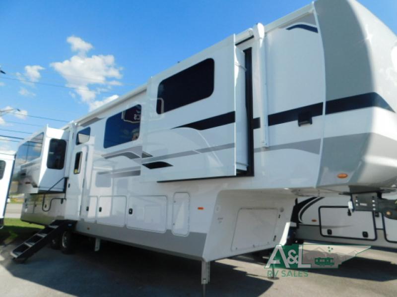 Luxury Fifth Wheels For Sale: 3 Ways to Bring Comfort to the Campground