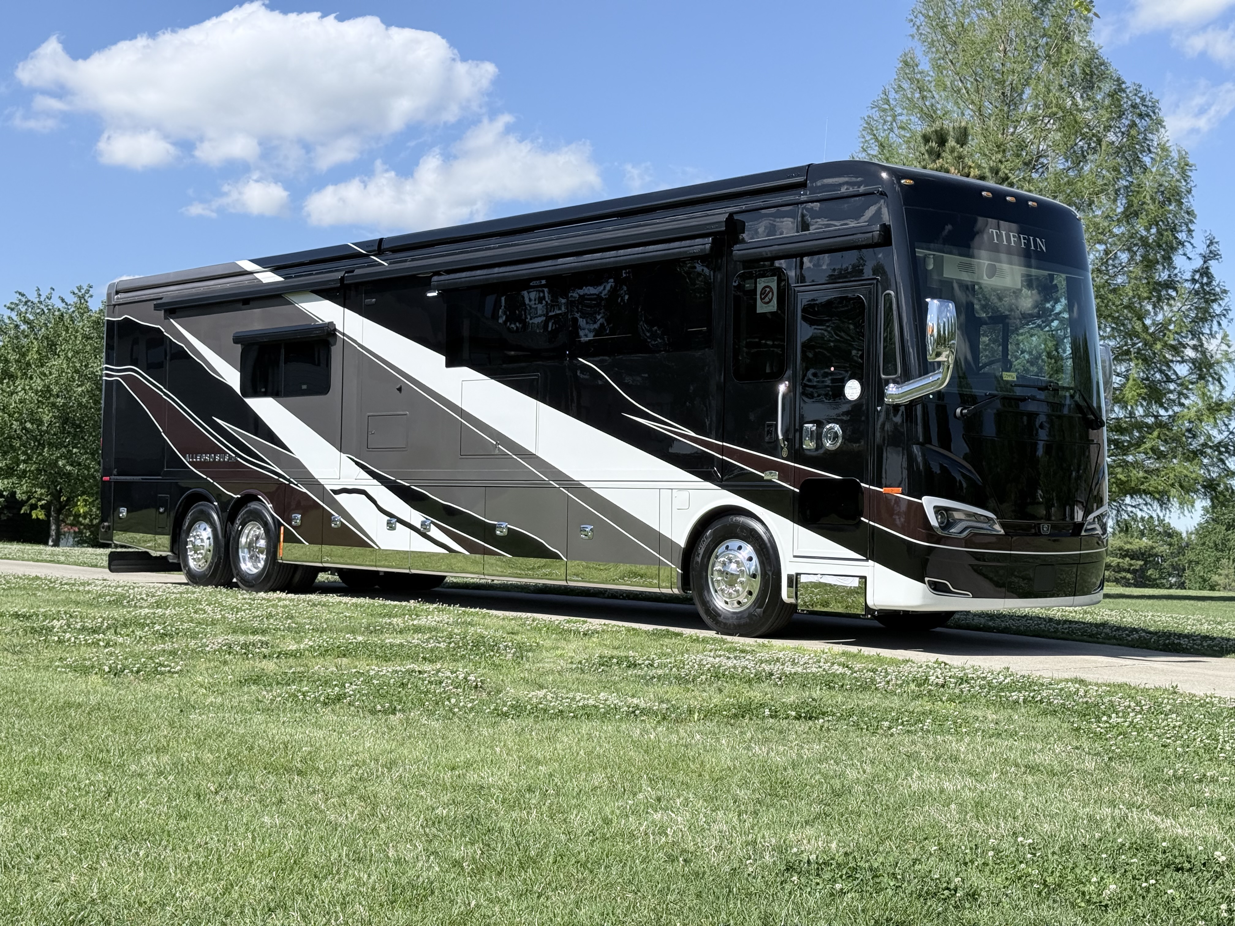 2026 Tiffin Motorhomes Allegro Bus - Luxury Class A RV