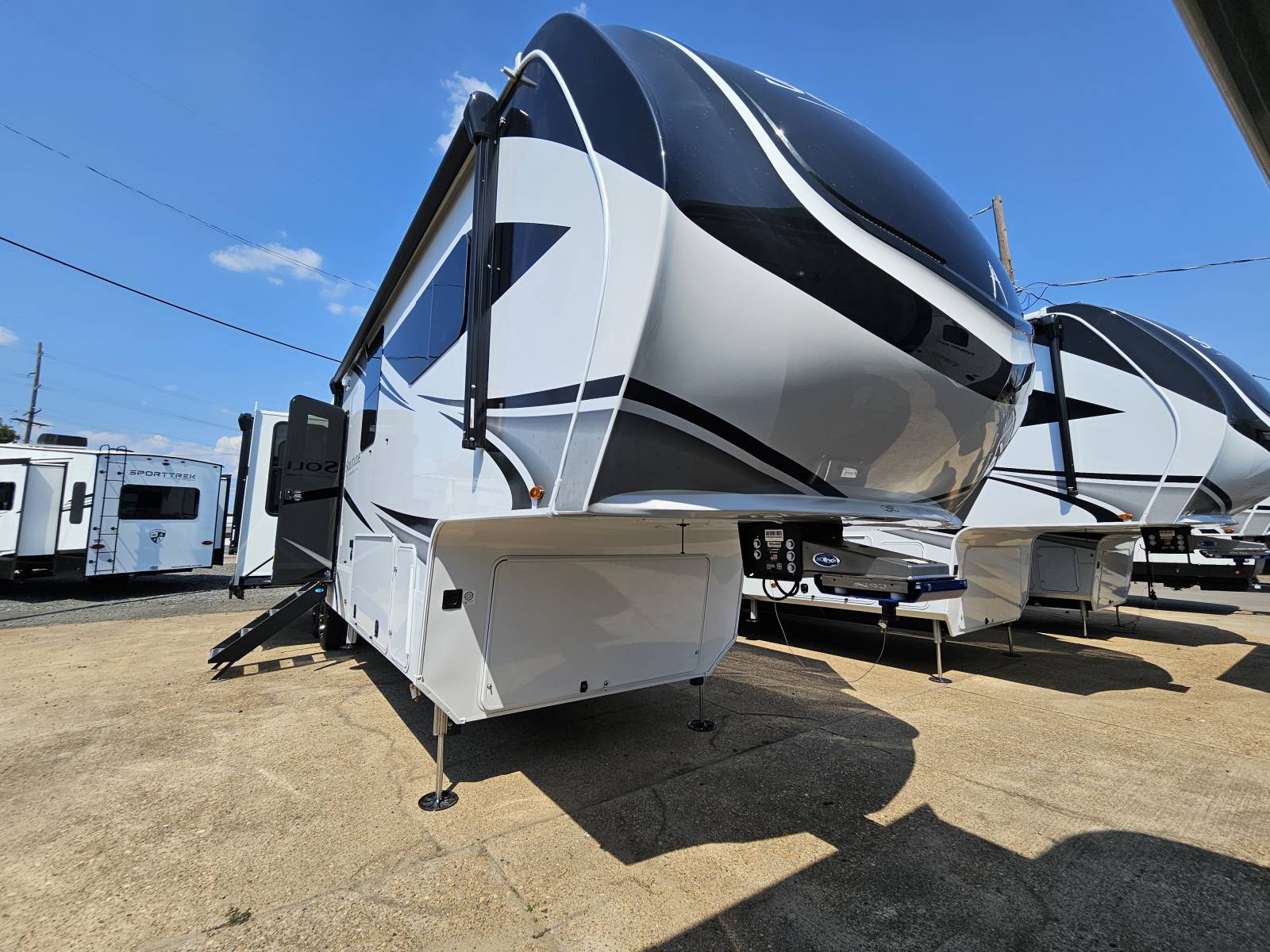 2026 Grand Design Solitude 370DV for Sale in Bossier City, LA