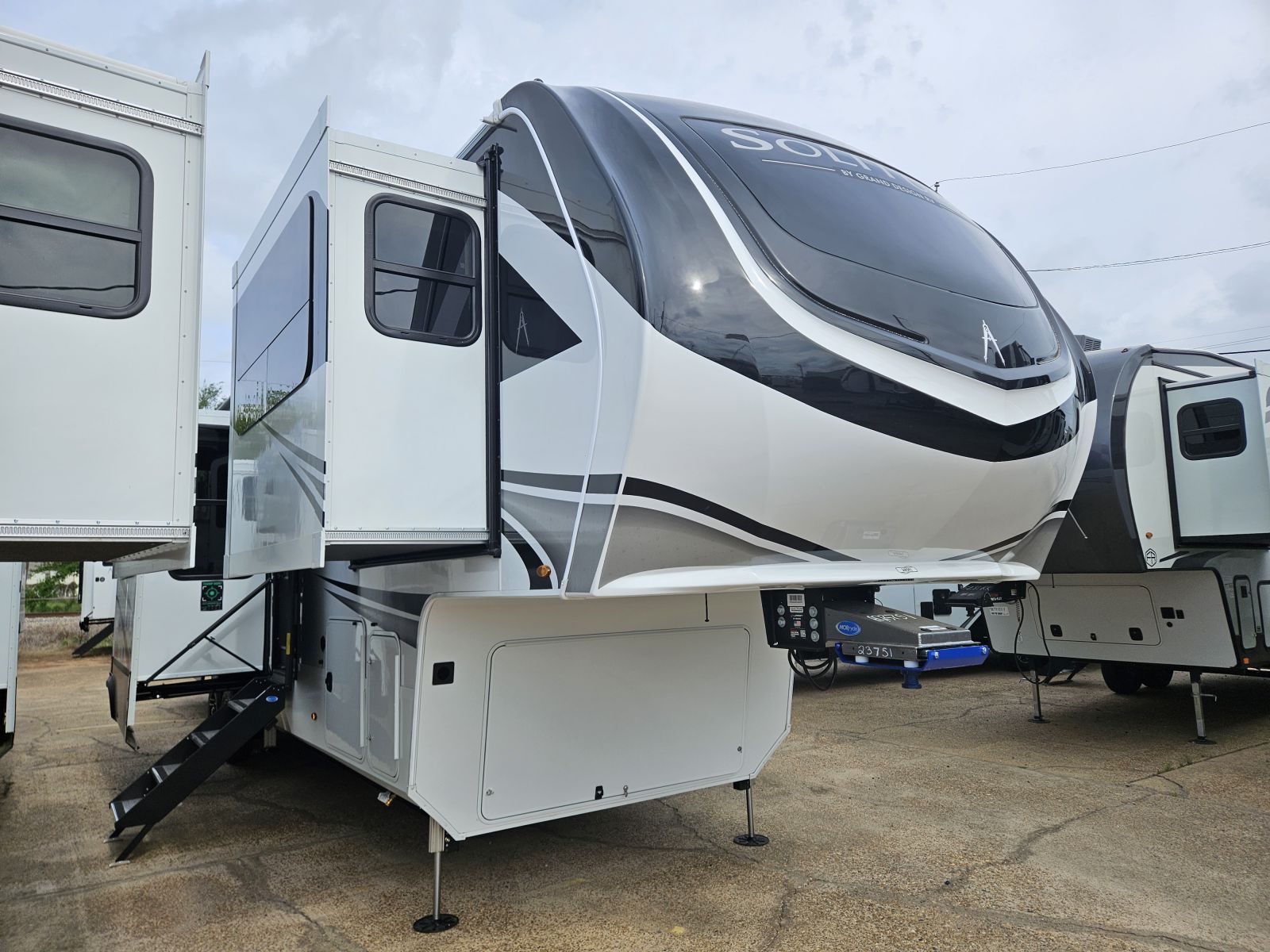 2026 Grand Design Solitude 380FL for Sale in Bossier City, LA