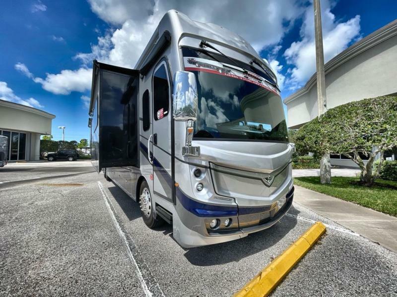 2024 Fleetwood Discovery Lxe 44s