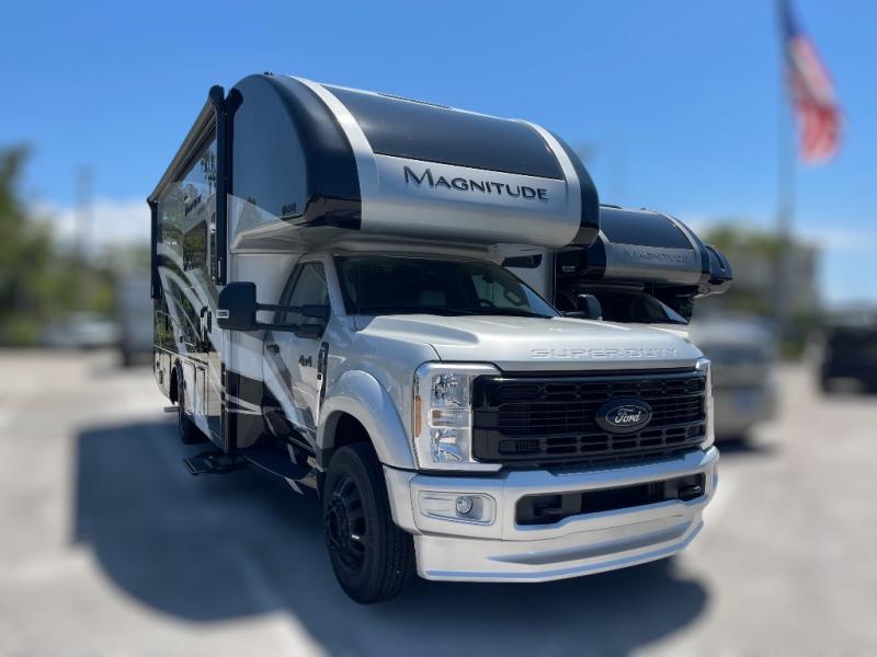 2025 Thor Motor Coach Magnitude S29